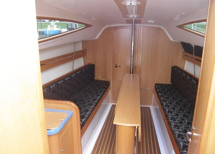 Czarter Zalew Wislany Keja 船屋 Kąty Rybackie